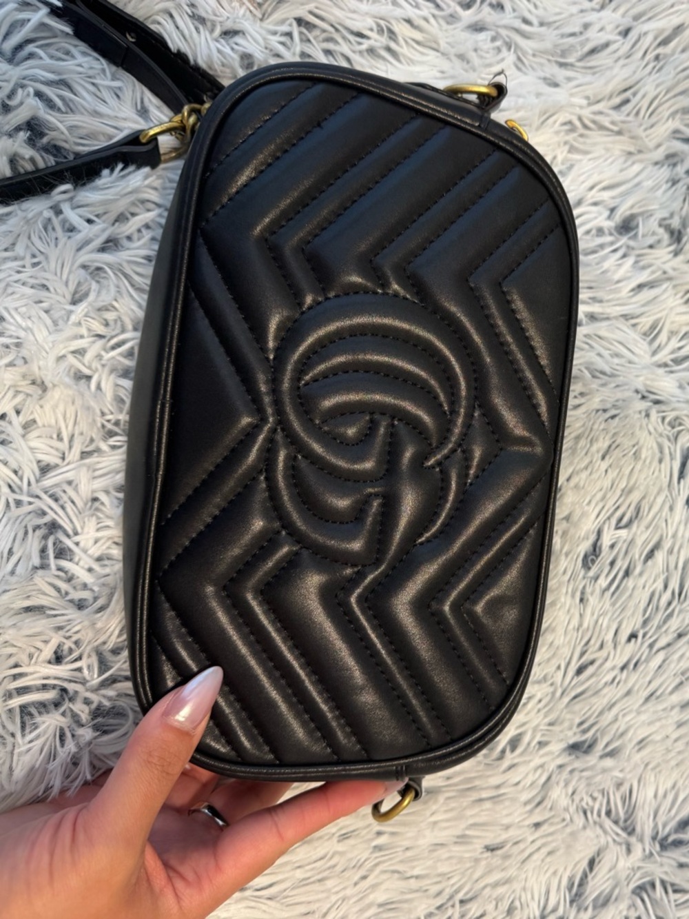Gucci Black GG Marmont Chevron Crossbody Bag with Gold Hardware - Picture 3 of 6